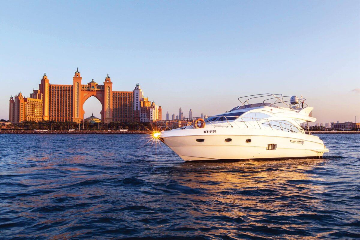 Yacht Cruise in Dubai
